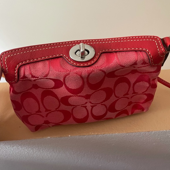 COACH wristlet tote in red with box fold closure - Picture 2 of 7